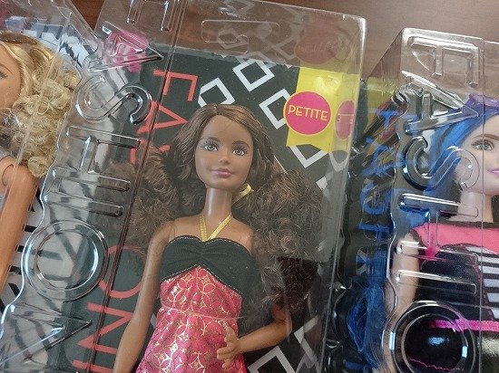 メルポン様専用】 Barbie人形4体 通販 サイト 37%割引 softcine.com.br
