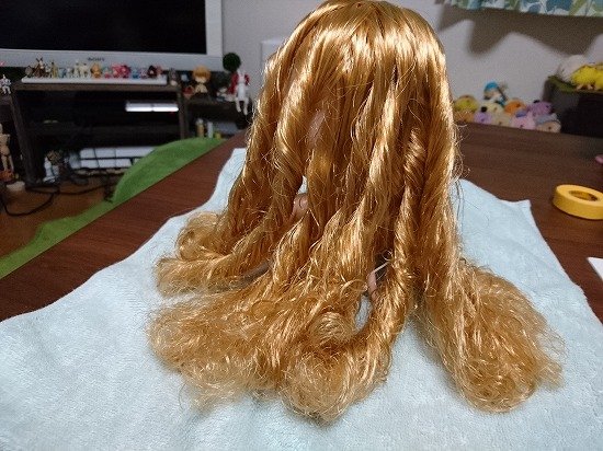 【ネオブライス】ジリアンズドリームの髪をシャンプー
